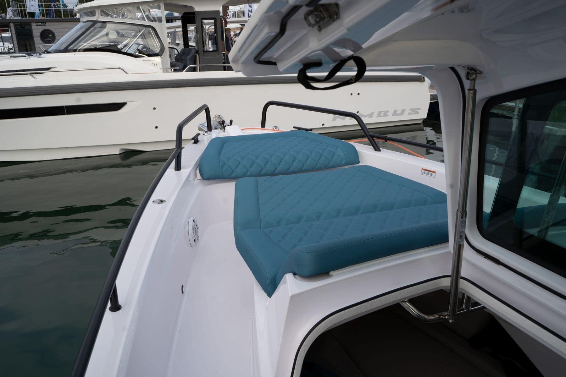 Axopar 45 Xc Cross Forward Deck