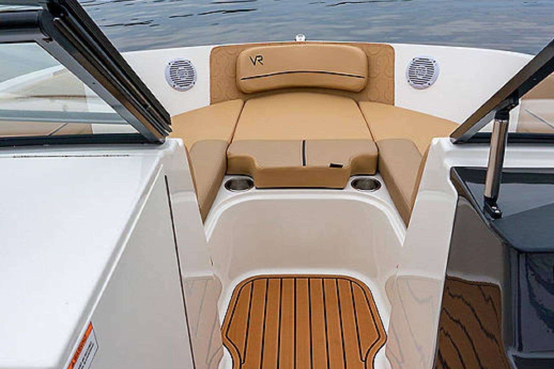 bayliner-vr6-bowrider-interior-design