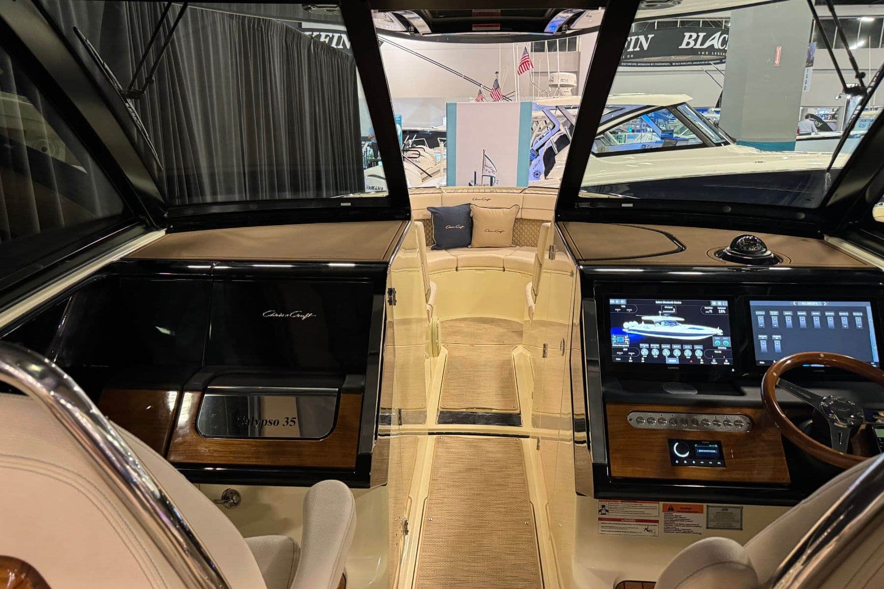chris-craft-calypso-28-inside