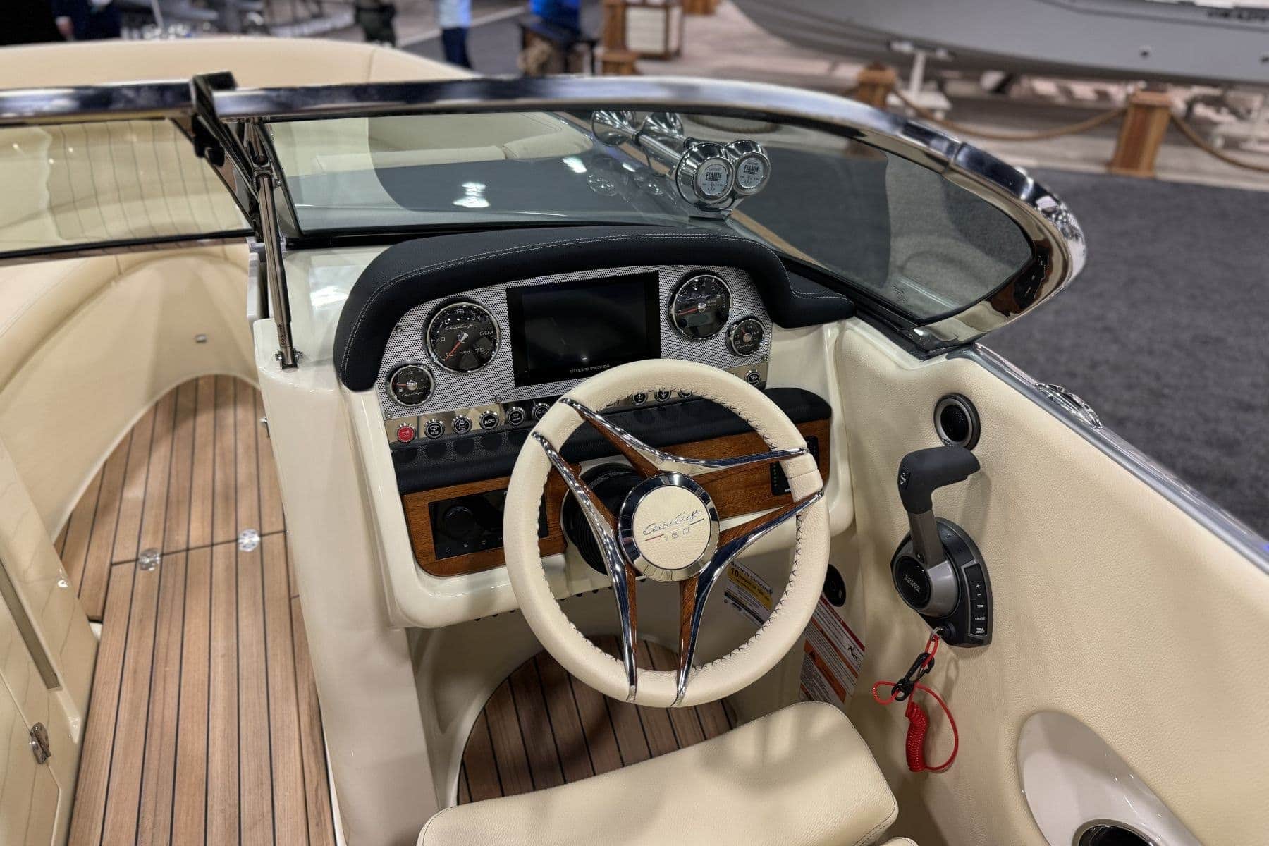 chris-craft-launch-27-steering-wheel