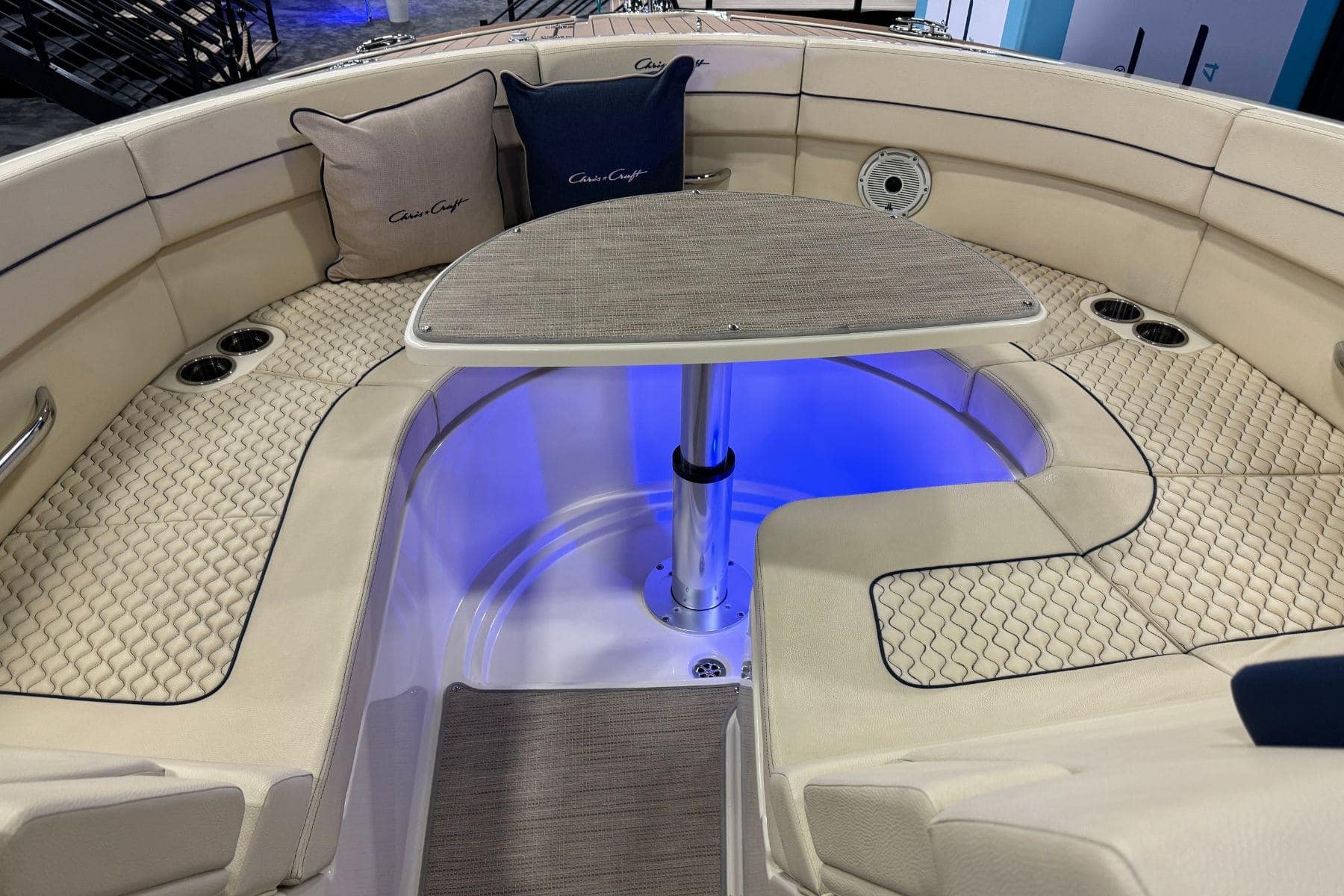 chris-craft-launch-35gt-seats