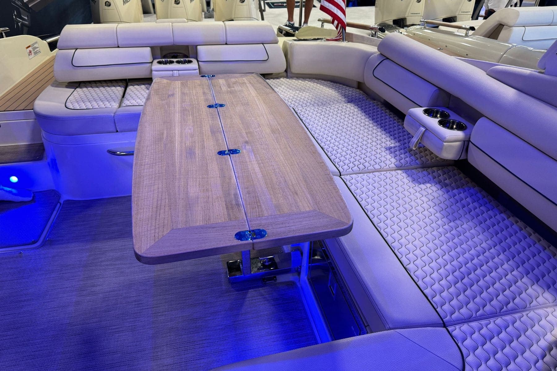 Chris Craft Launch 35gt Table