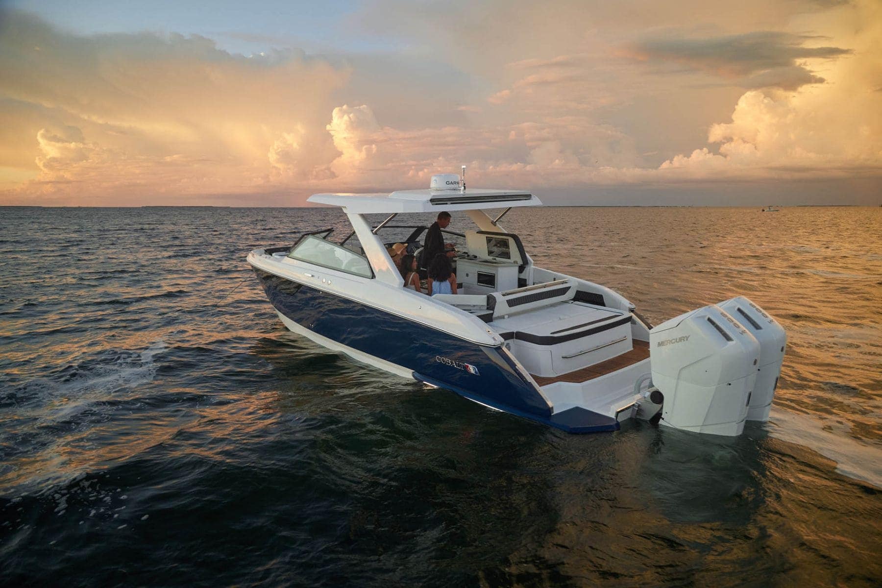 Cobalt R35 Outboard