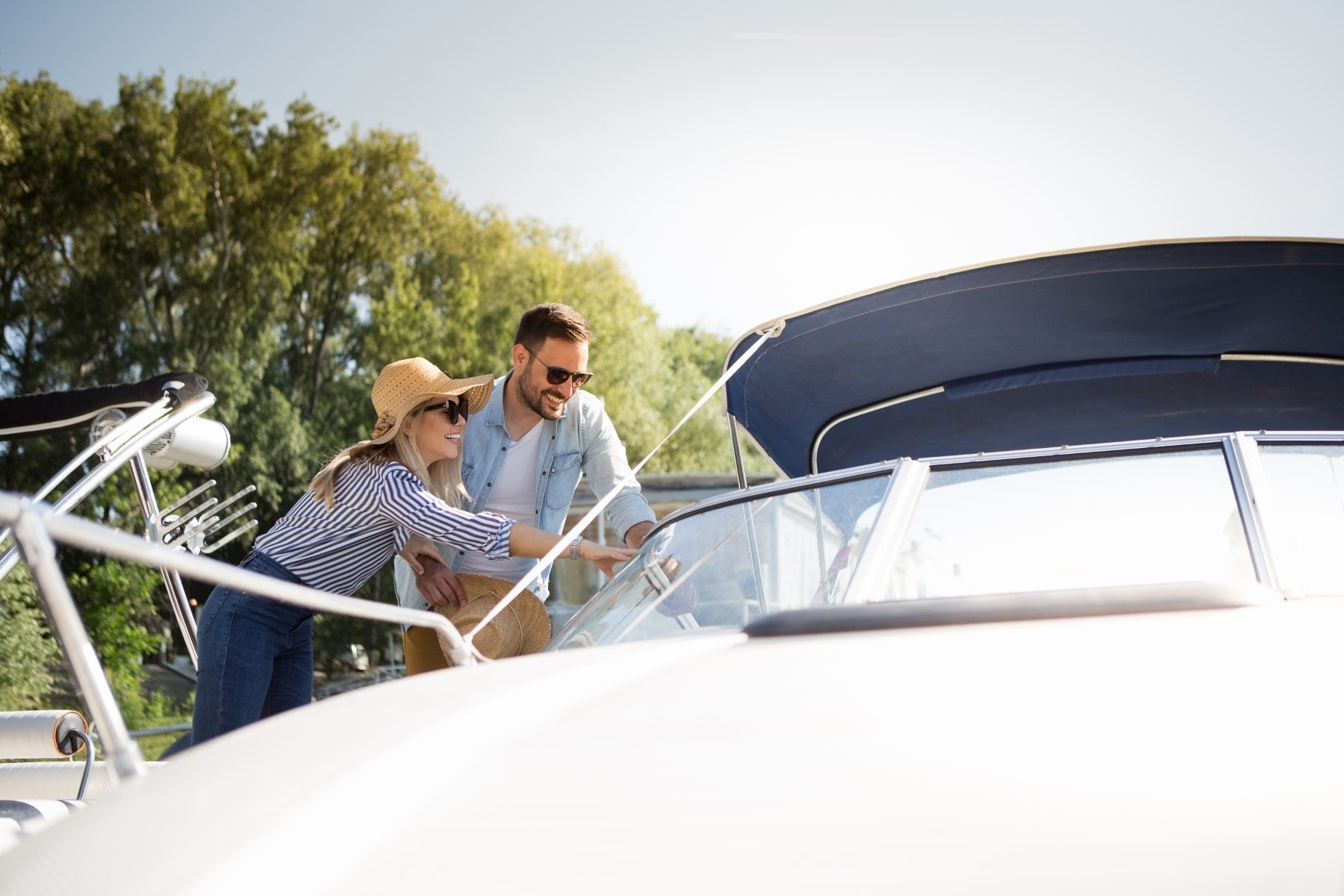couple-viewing-boat-for-buying