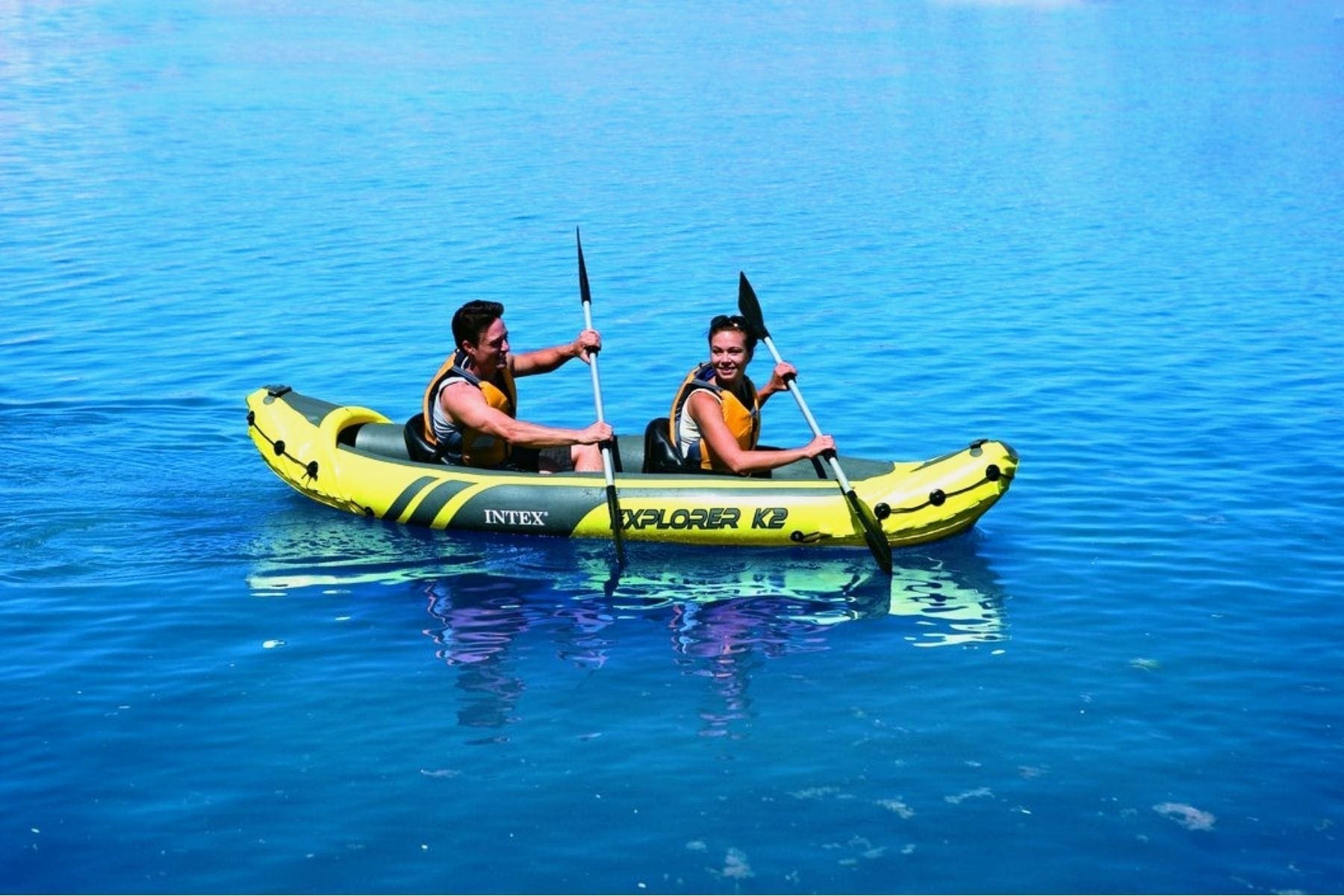 dinghy-inflatable-kayak-with-oar