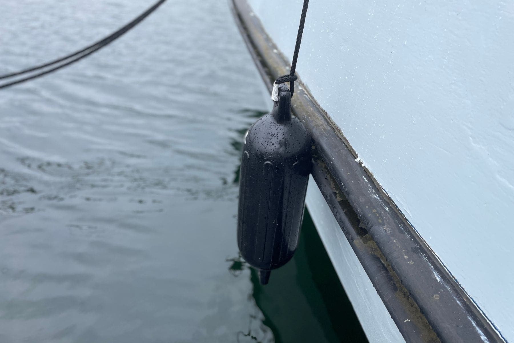 five-oceans-inflatable-ribbed-boat-fender-hanging