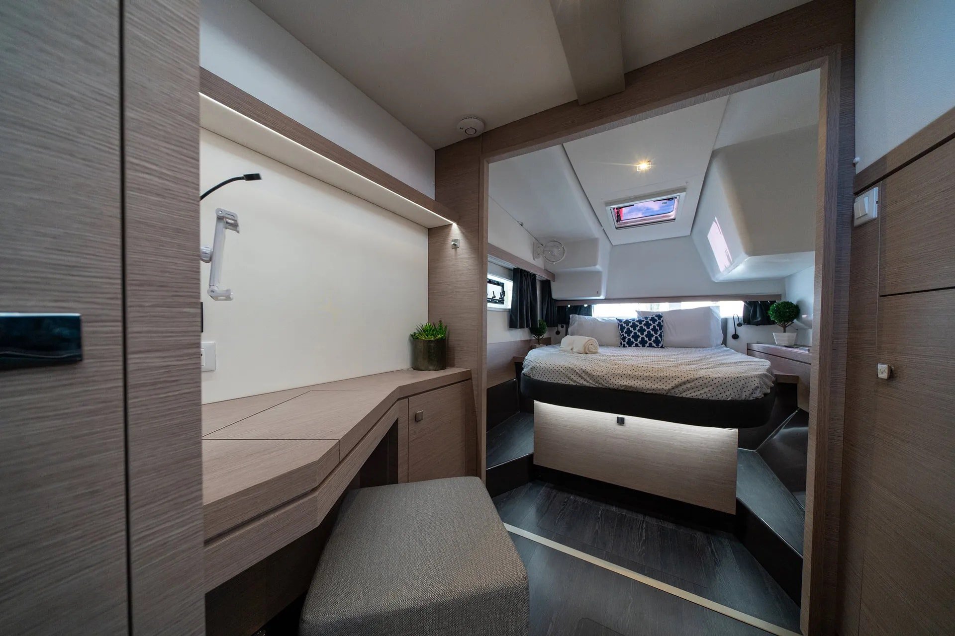 fountaine-pajot-isla-40-interior