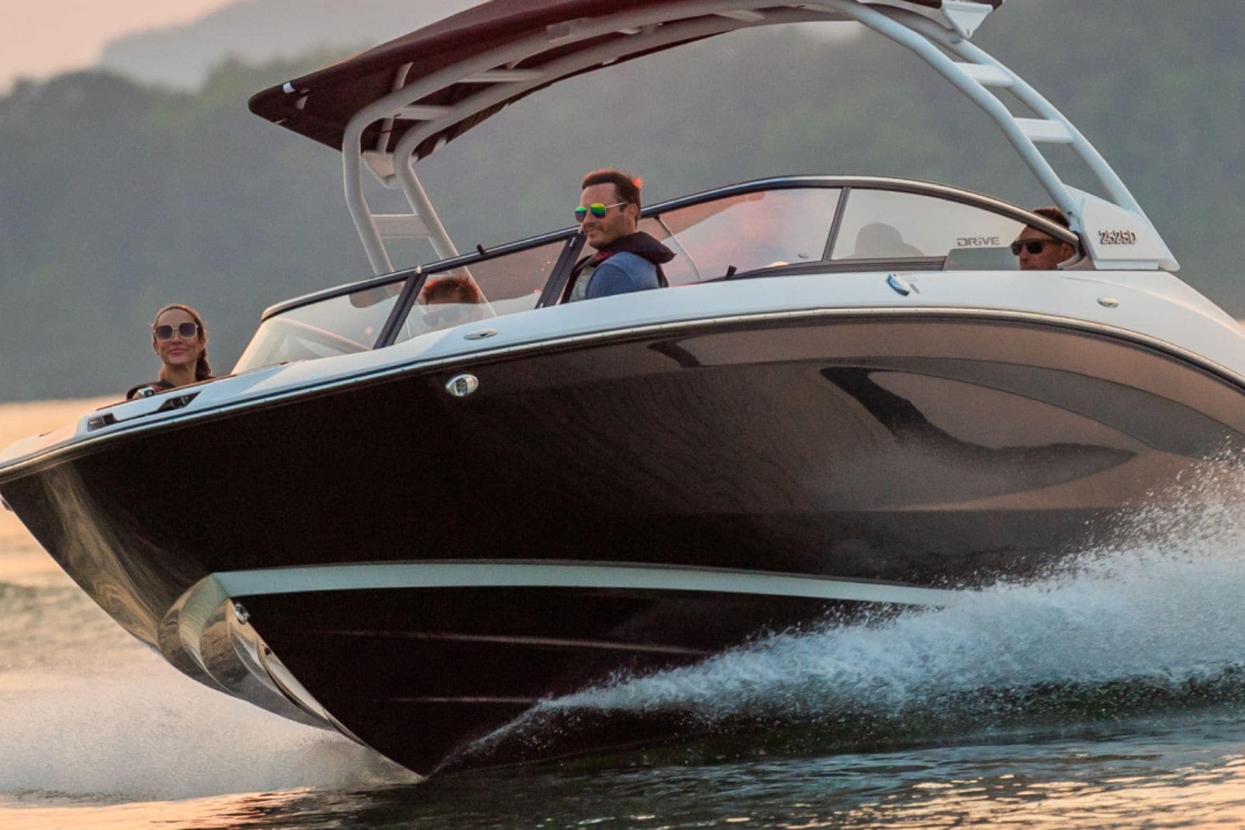 front view 25se ft boat
