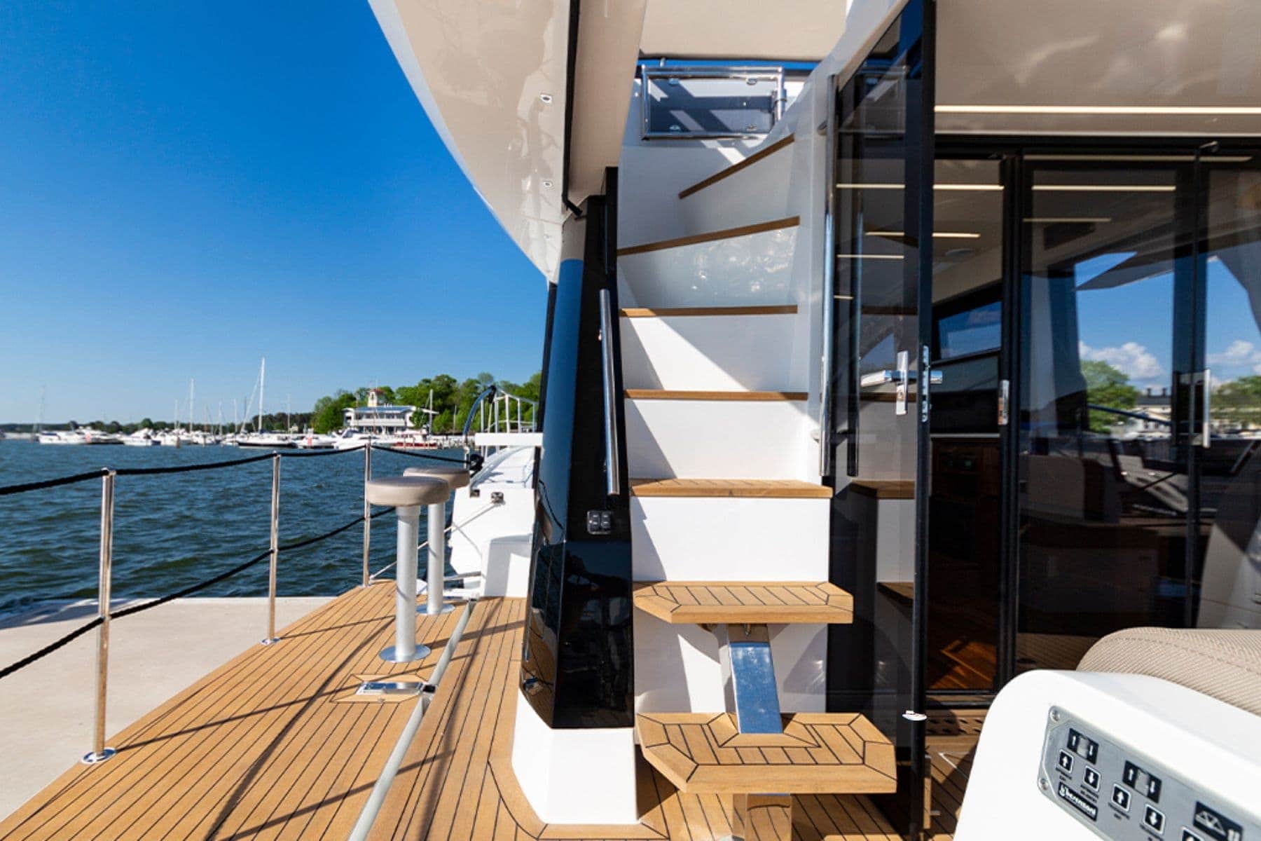 galeon-470-sky-ladder