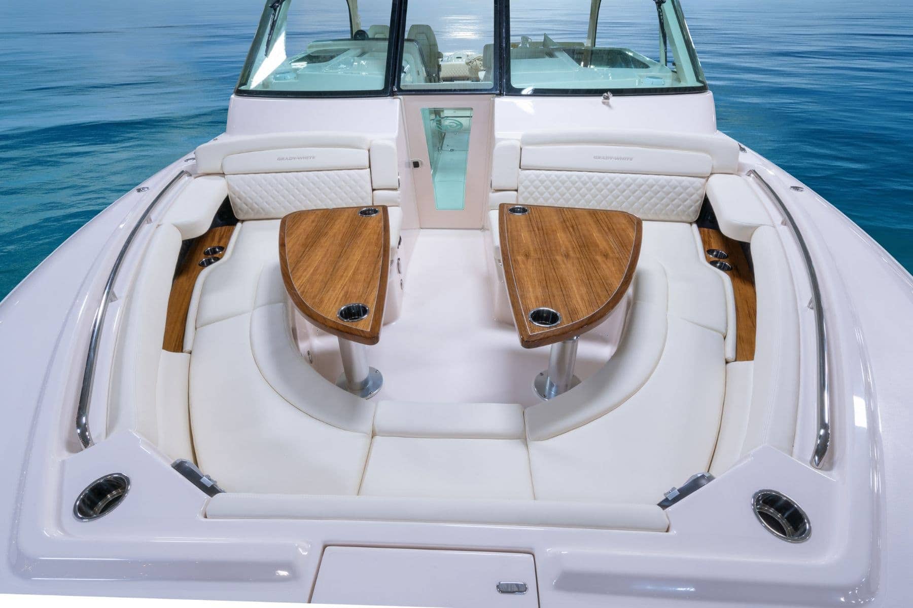 grady-white-freedom-415-dual-console-bow-area