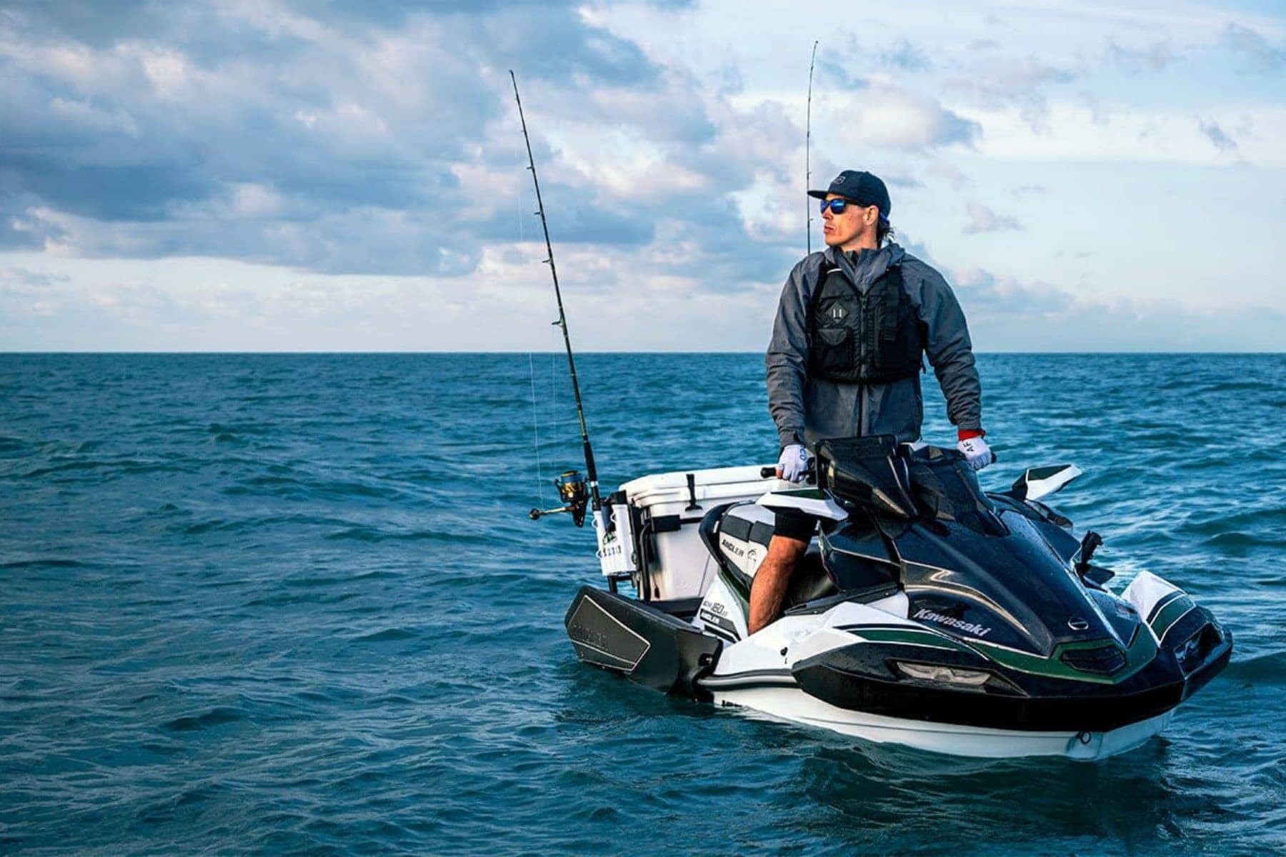 kawasaki-2025-ultra-160lx-s-standing