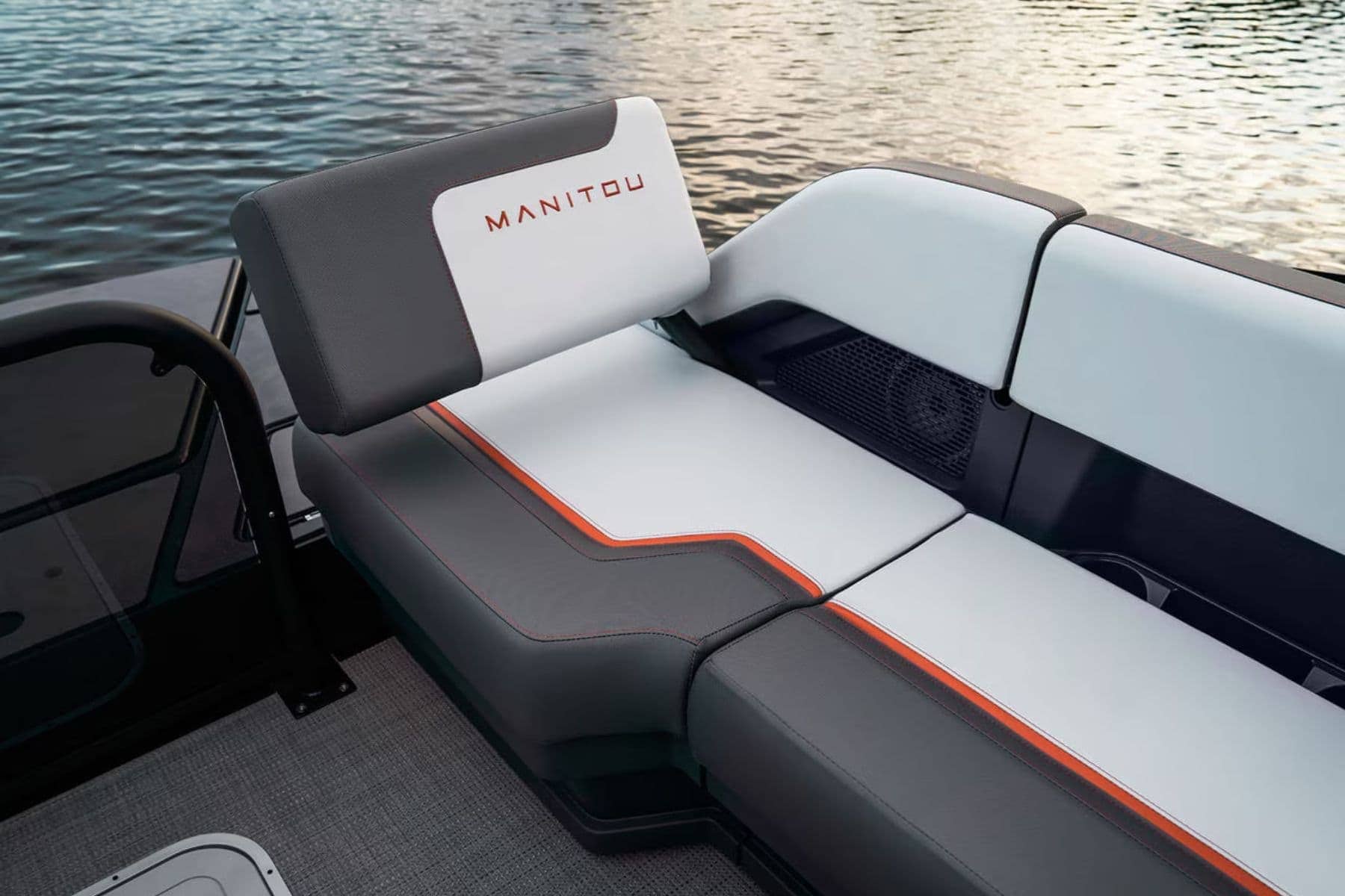 manitou-pontoon-vinyl-seat