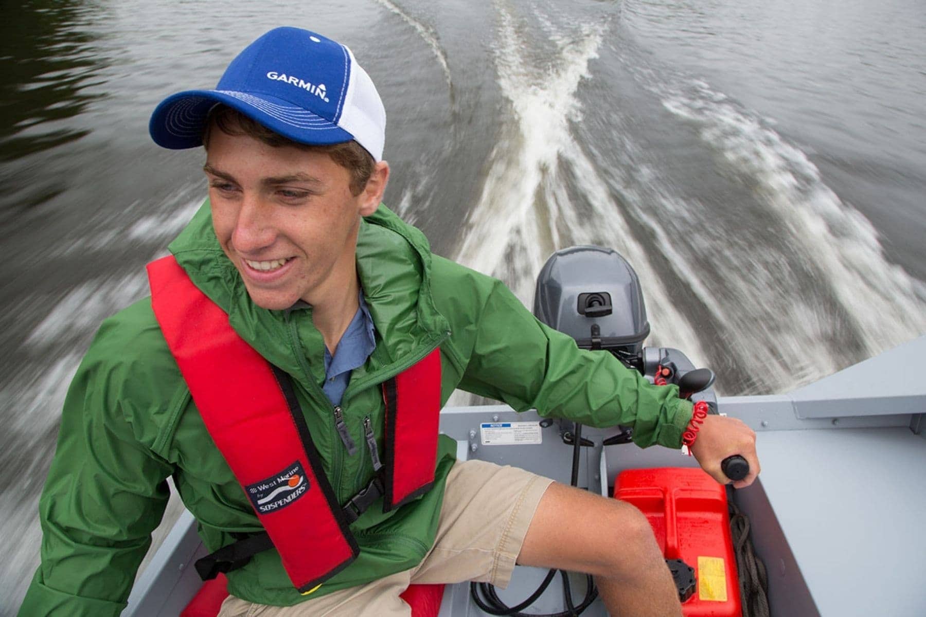 outdoor-motors-speeding-boat