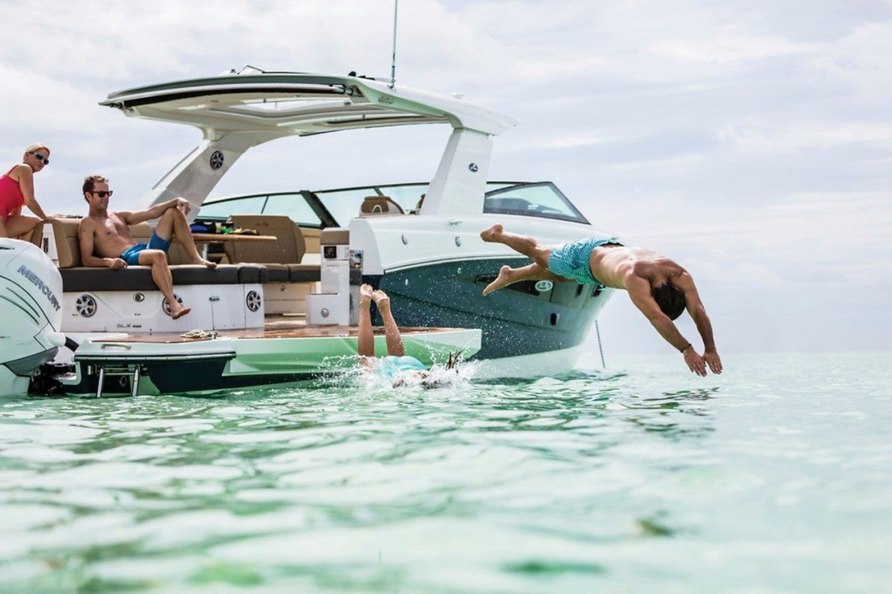 sea-ray-slx-400-ob-swim-down-terrace-diving