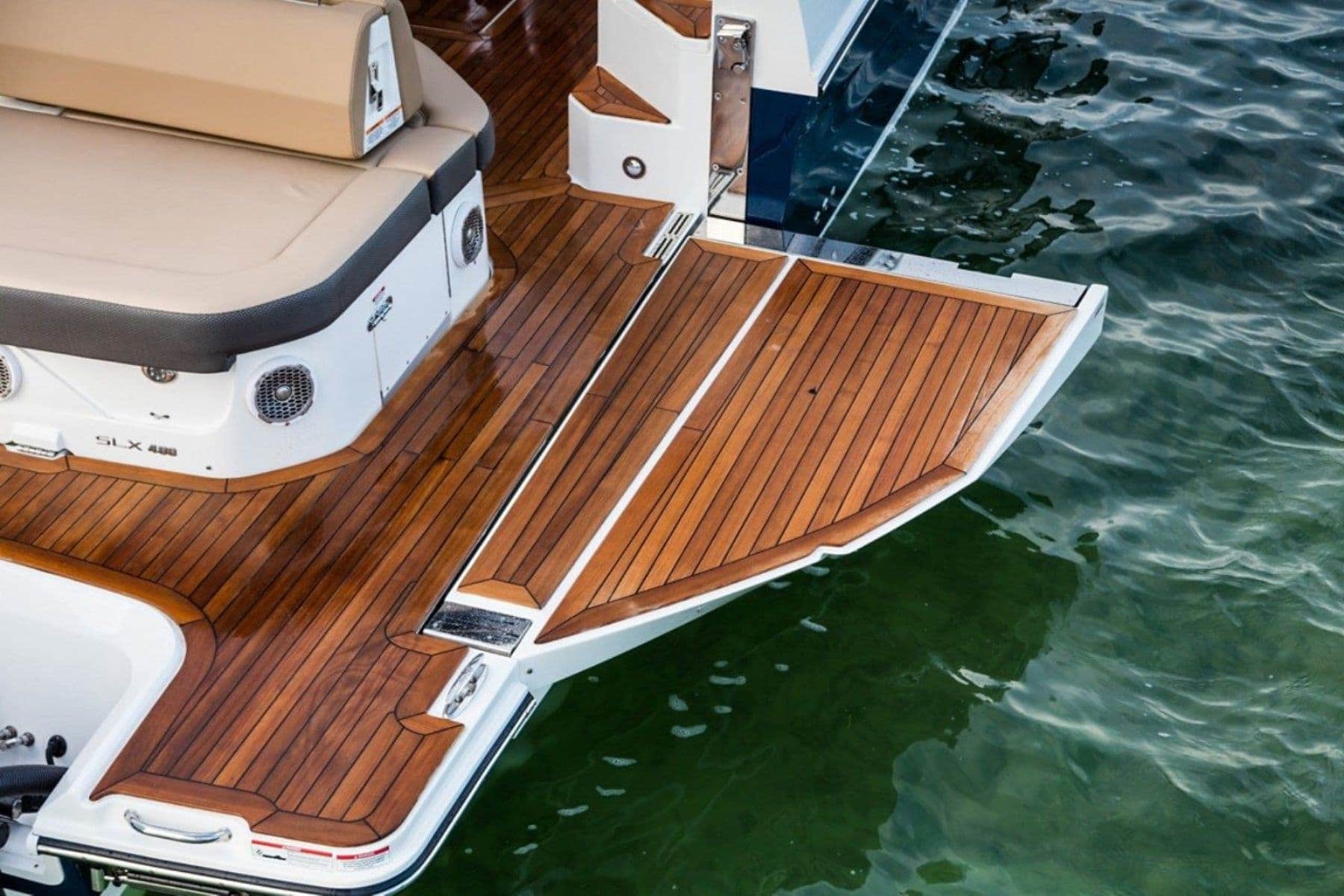 sea-ray-slx-400-ob-swim-down-terrace