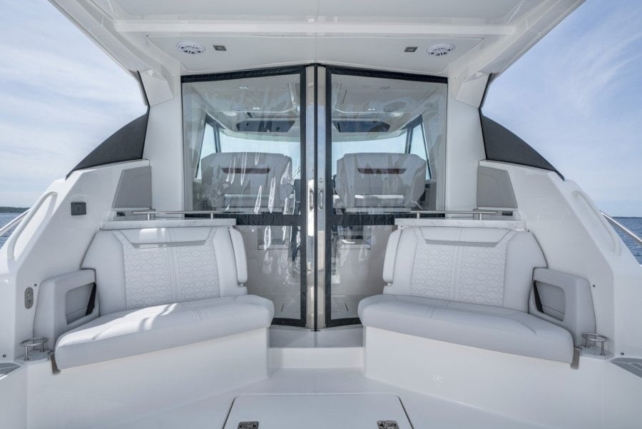 tiara-43le-exterior-pilothouse