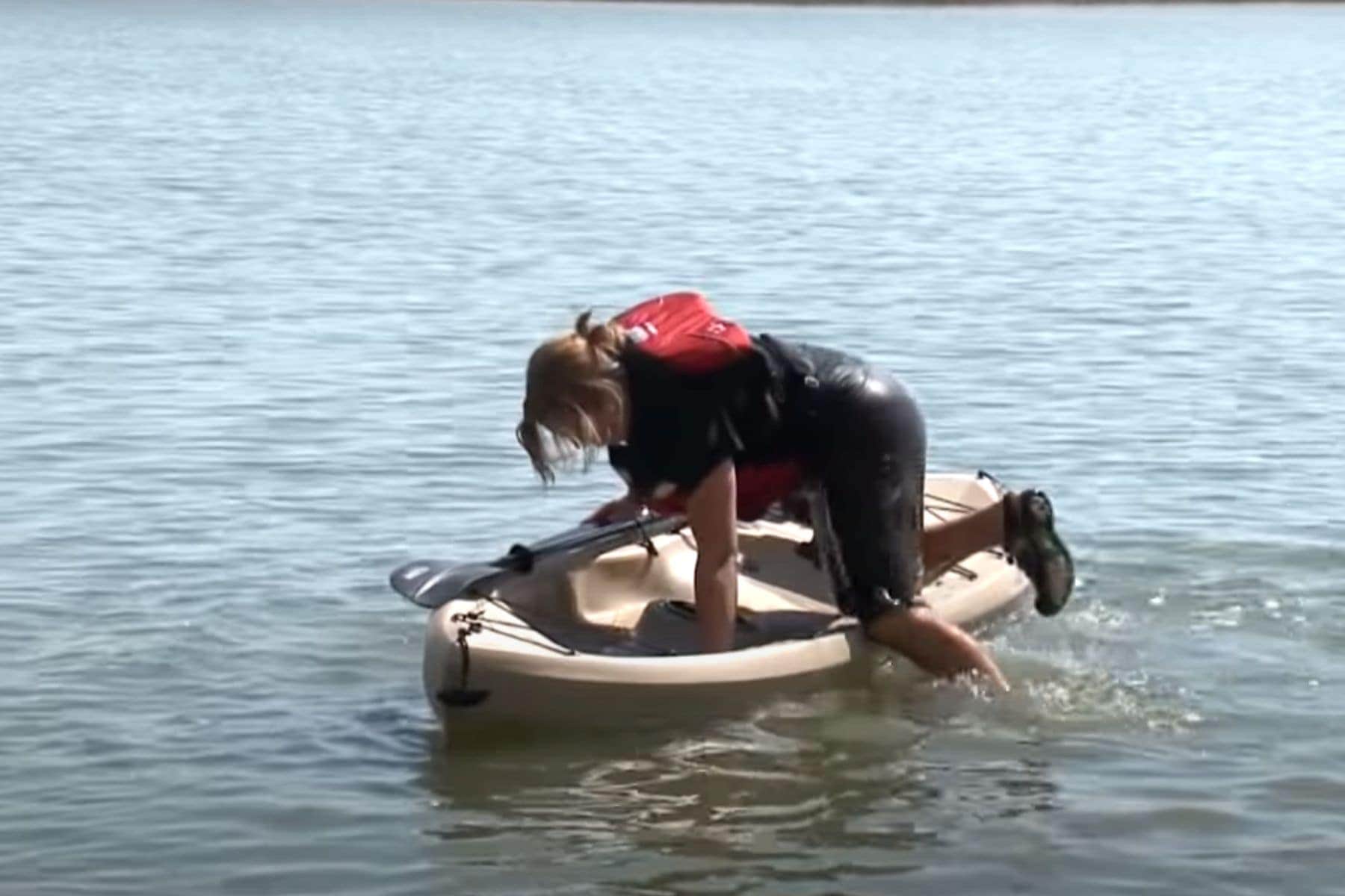 Lifetime Lotus 8 Stability Test On Water