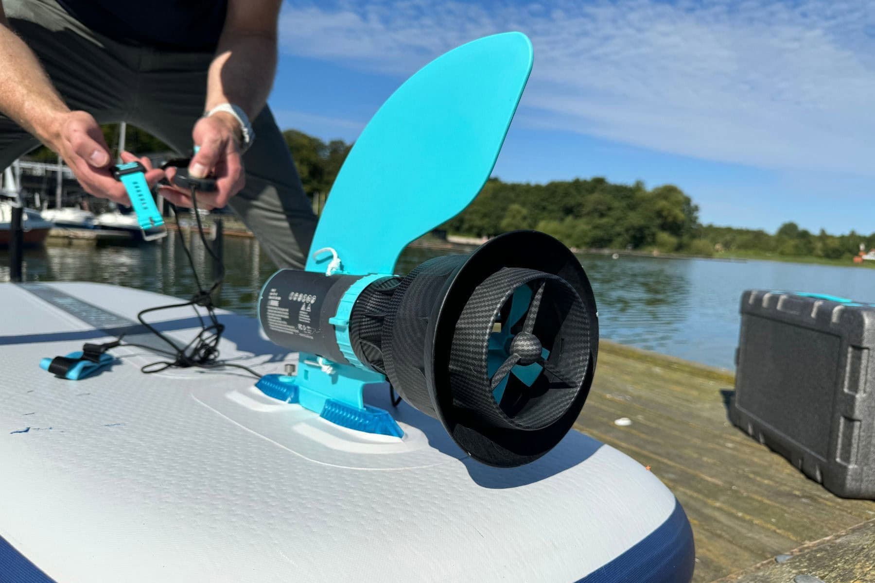 Asiwo U1 Paddle Board Motor Fin Setup