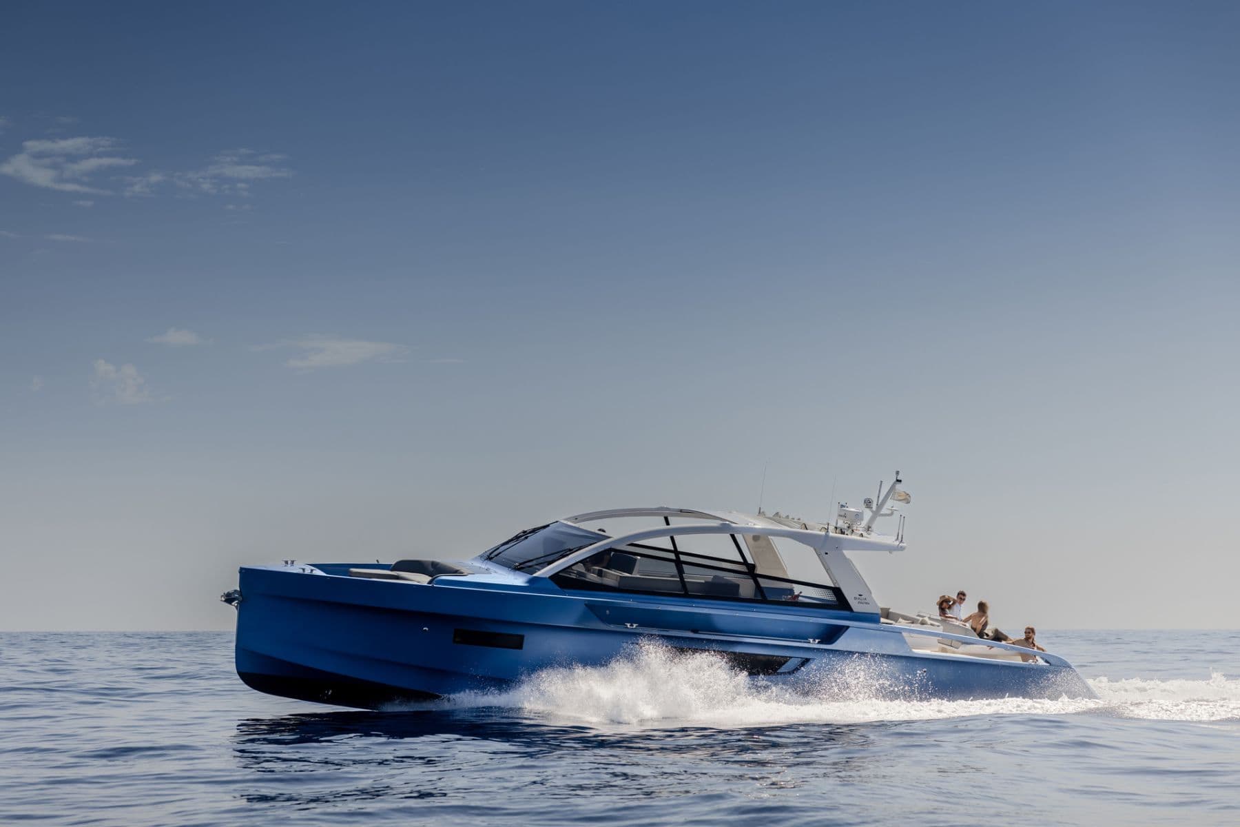 Electric Boats Guide Charging