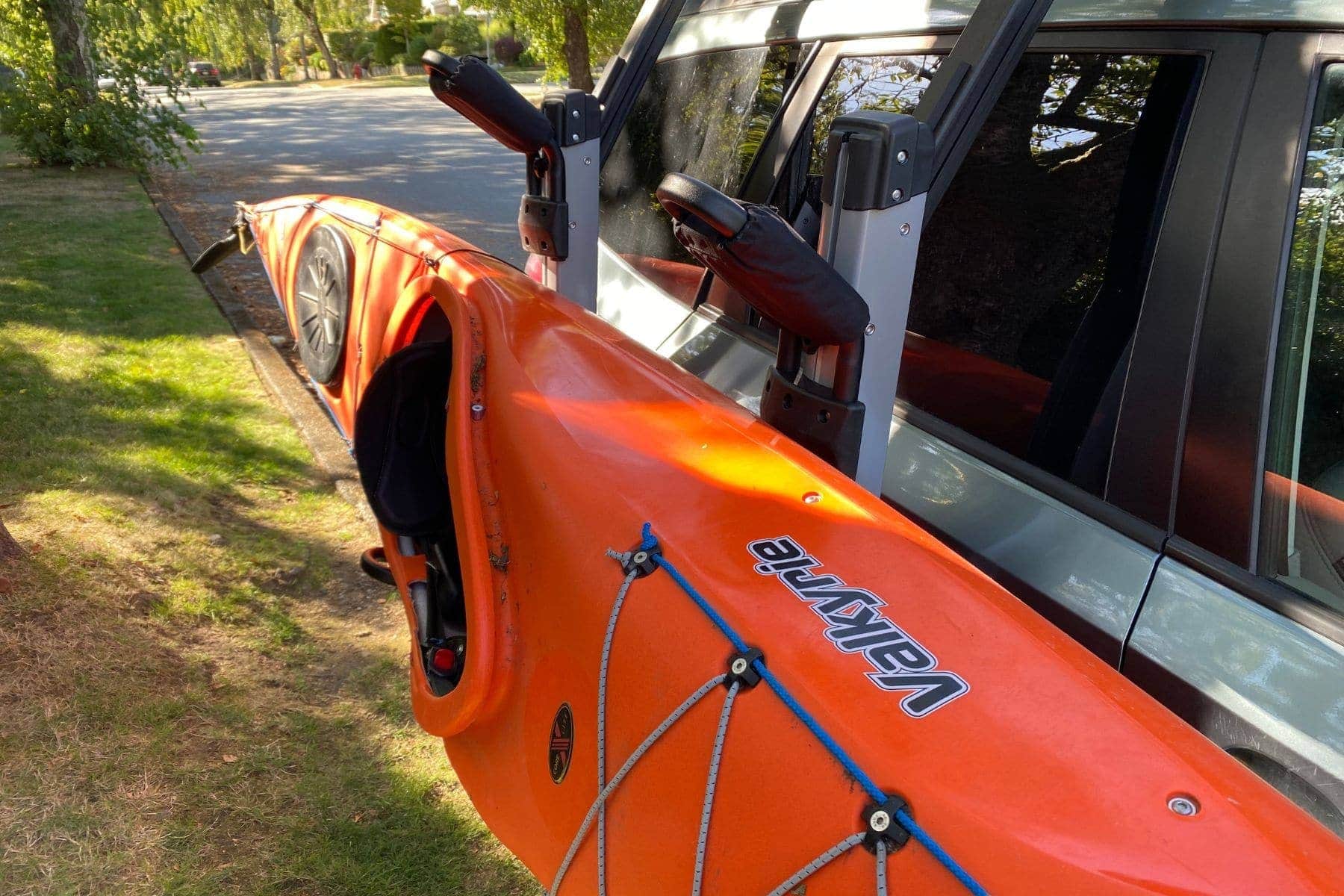 Thule Hullavator Pro 898 Kayak Side